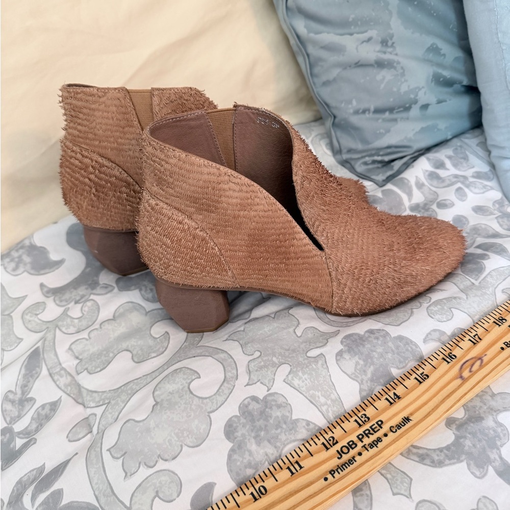 Antelope Peri Ankle Booties - Picture 8 of 16